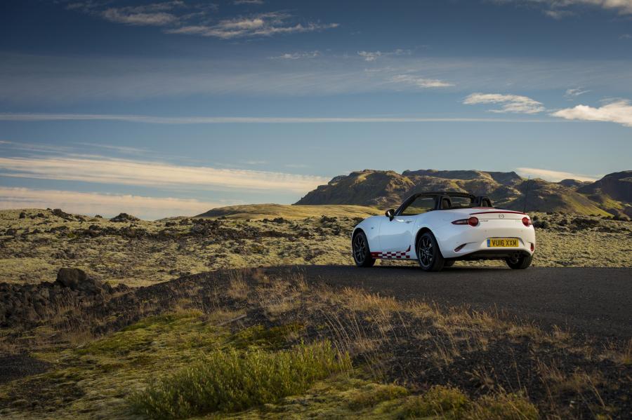  Mazda MX-5 Icon 2016 года  (фото 22 из 24)